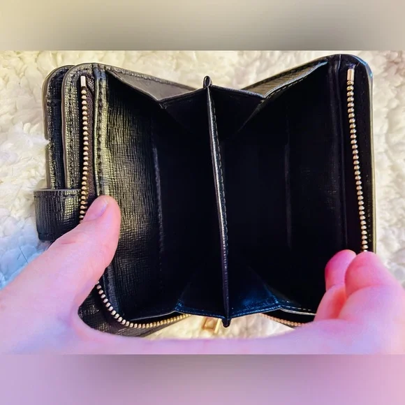 Black Saffiano leather Furla wallet with 8 card slots, in Excellent condition! - Picture 5 of 6